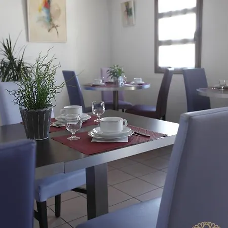 Residencia La Barbacane Hotel 3*