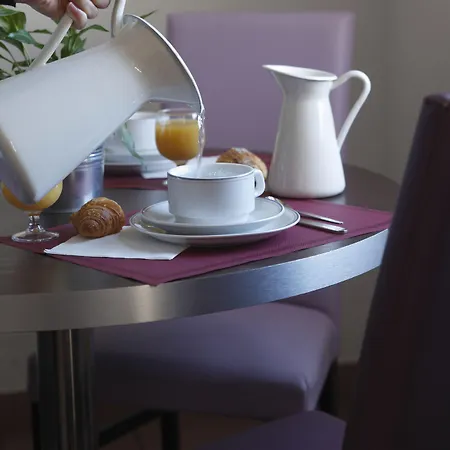 Adonis Hotel