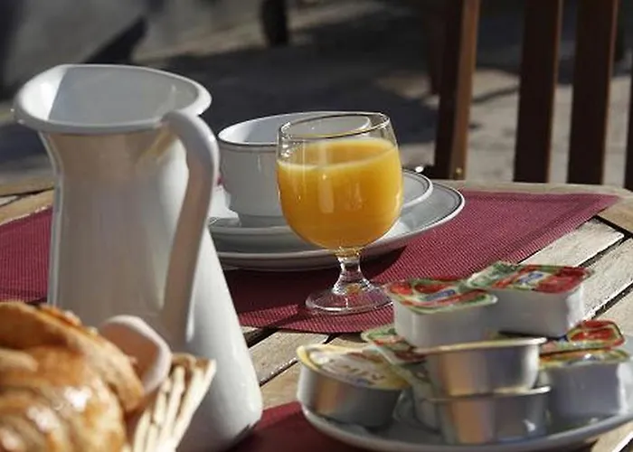 アドニス ホテル 3*