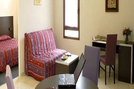 アドニス ホテル 3*