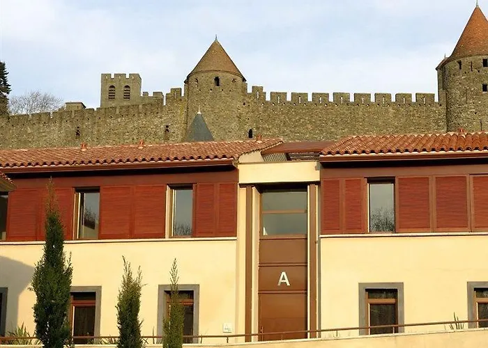 アドニス ホテル 3*