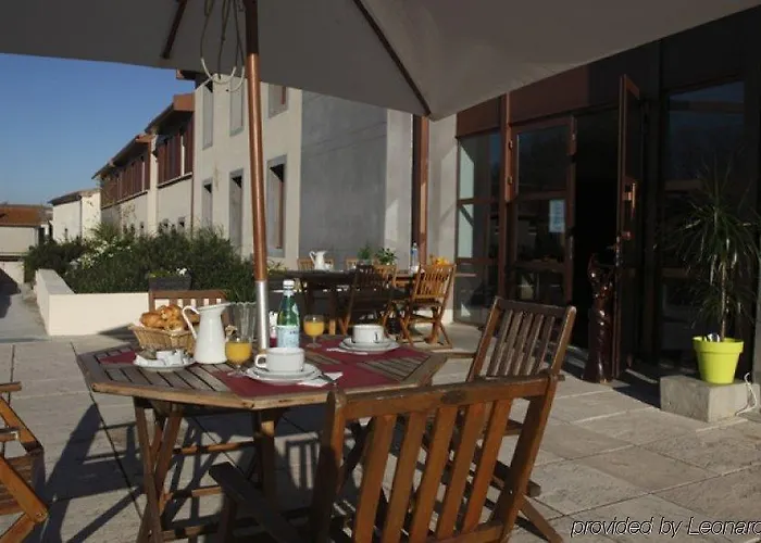 アドニス ホテル カルカソンヌ